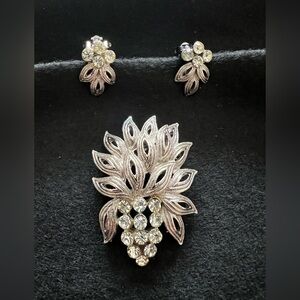 Vintage Rhinestone Silver Tone Leaf/Feather Brooch & Earring Set ClipOn Earrings